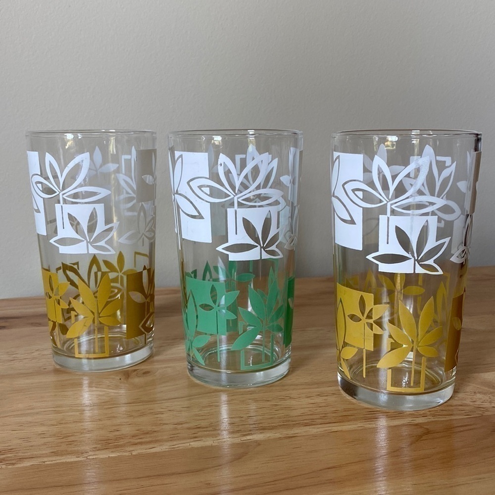 3 VINTAGE~MCM~REPLACEMENT TEA GLASSES~2 GOLD~1 GREEN~WHITE FLORAL DESIGN~G13